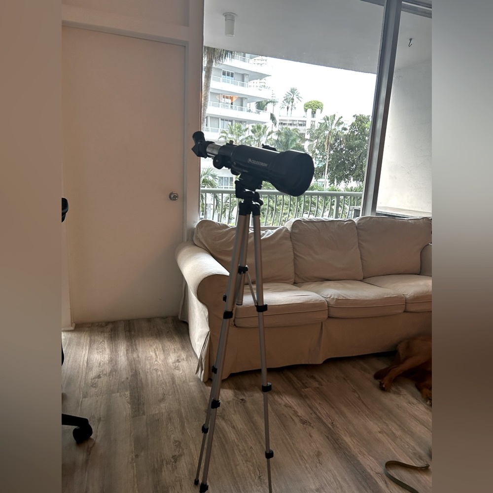 Selling a Celestron telescope never touched all clean, only for pickup in Miami